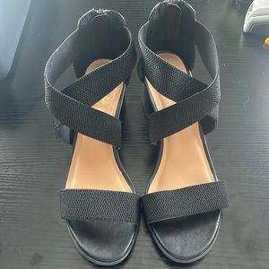 Women's Tommy Bahama black chunk heeled Sandals, size 6.5 (Fits like a 7)